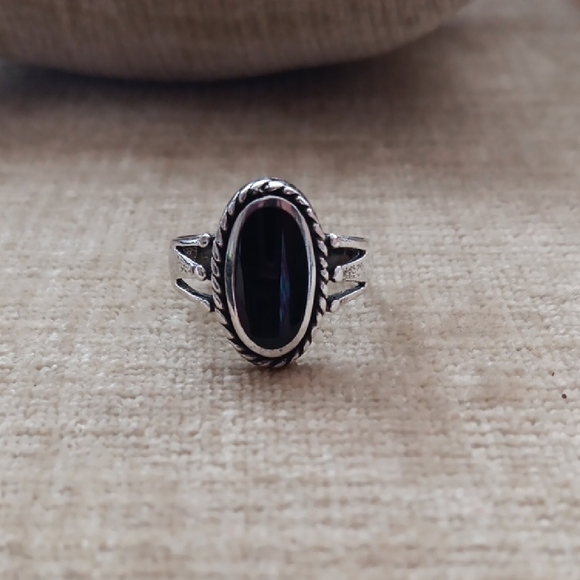 Silver Onyx Ring - Picture 1 of 10